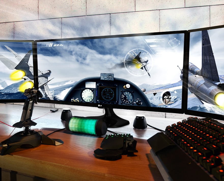 EXPERIENCE THE NEW LEVEL OF IMMERSION ON 21:9 ULTRAWIDE GAMING MONITOR